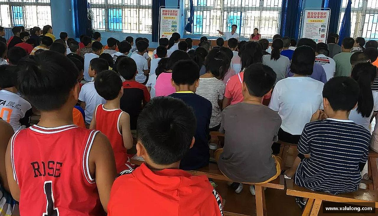 坚韧不拔，夺取荣耀！